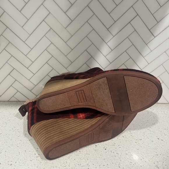 Toms Red Plaid Ankle Boots with Faux Fur - Picture 5 of 13